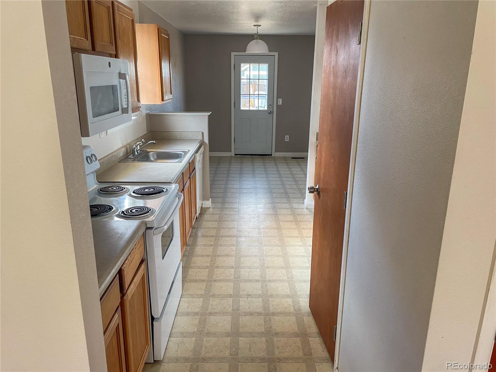 MLS Image #20 for 3029  renshaw street,strasburg, Colorado