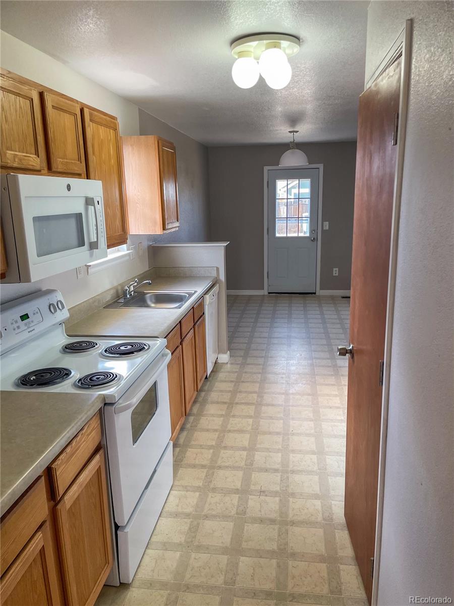 MLS Image #29 for 3029  renshaw street,strasburg, Colorado