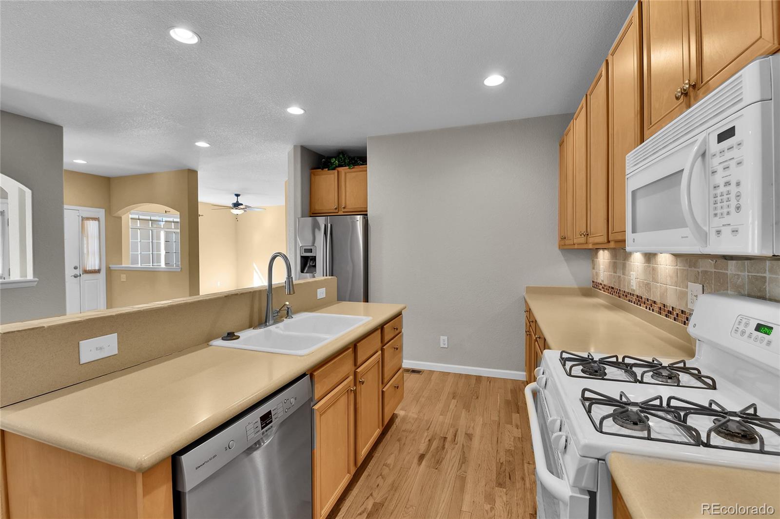 MLS Image #11 for 22448 e plymouth circle,aurora, Colorado