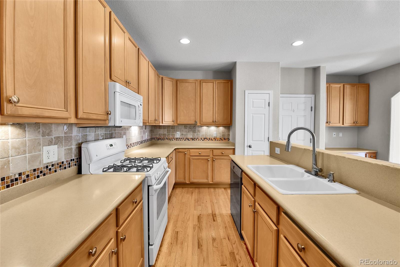 MLS Image #14 for 22448 e plymouth circle,aurora, Colorado