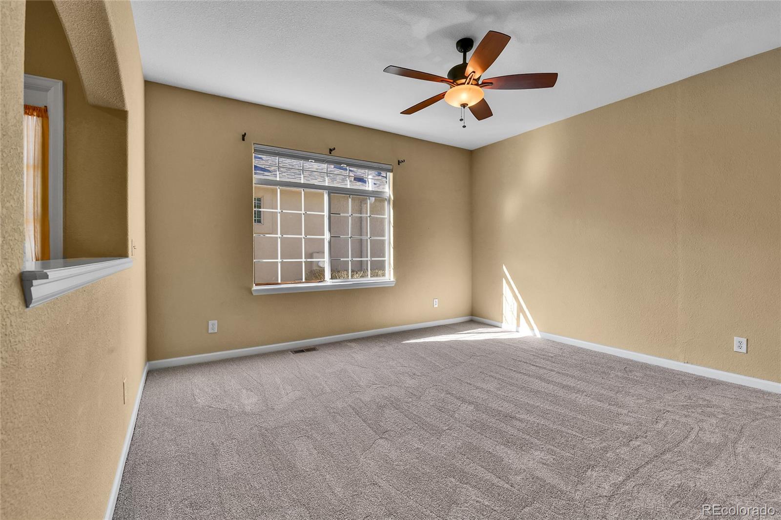 MLS Image #2 for 22448 e plymouth circle,aurora, Colorado