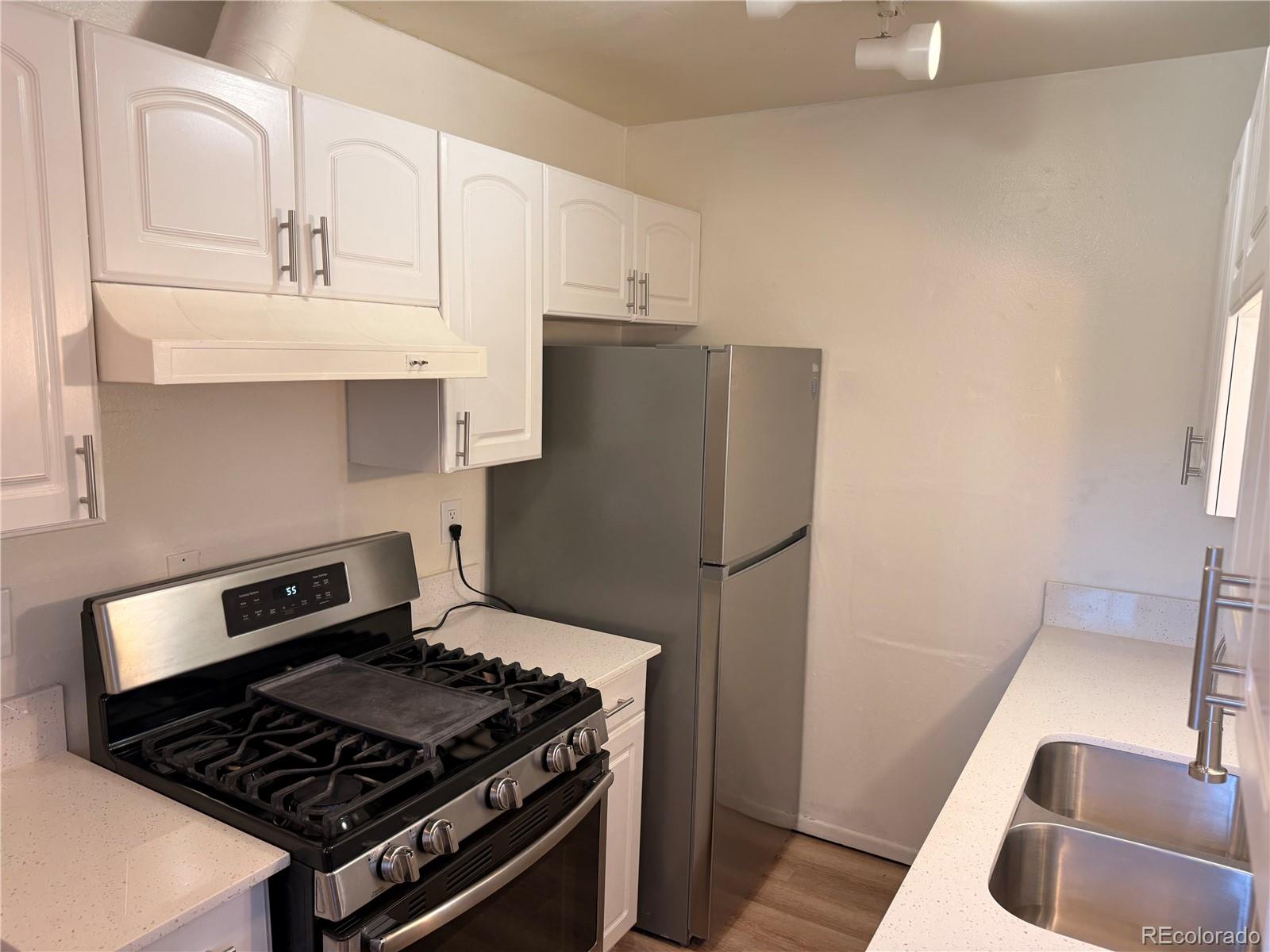 MLS Image #5 for 10722 e exposition avenue,aurora, Colorado