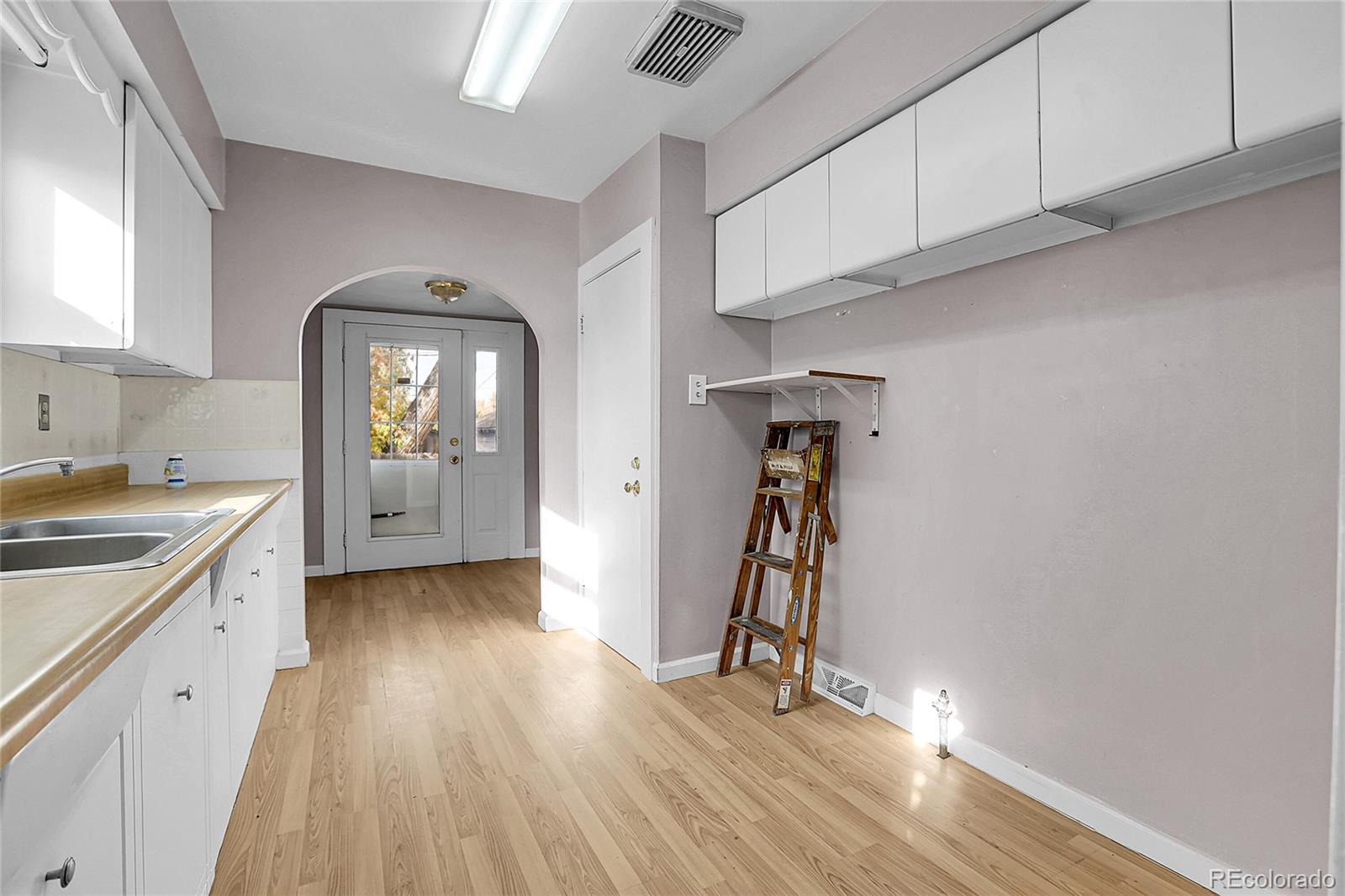 MLS Image #11 for 5687 s foresthill street,littleton, Colorado