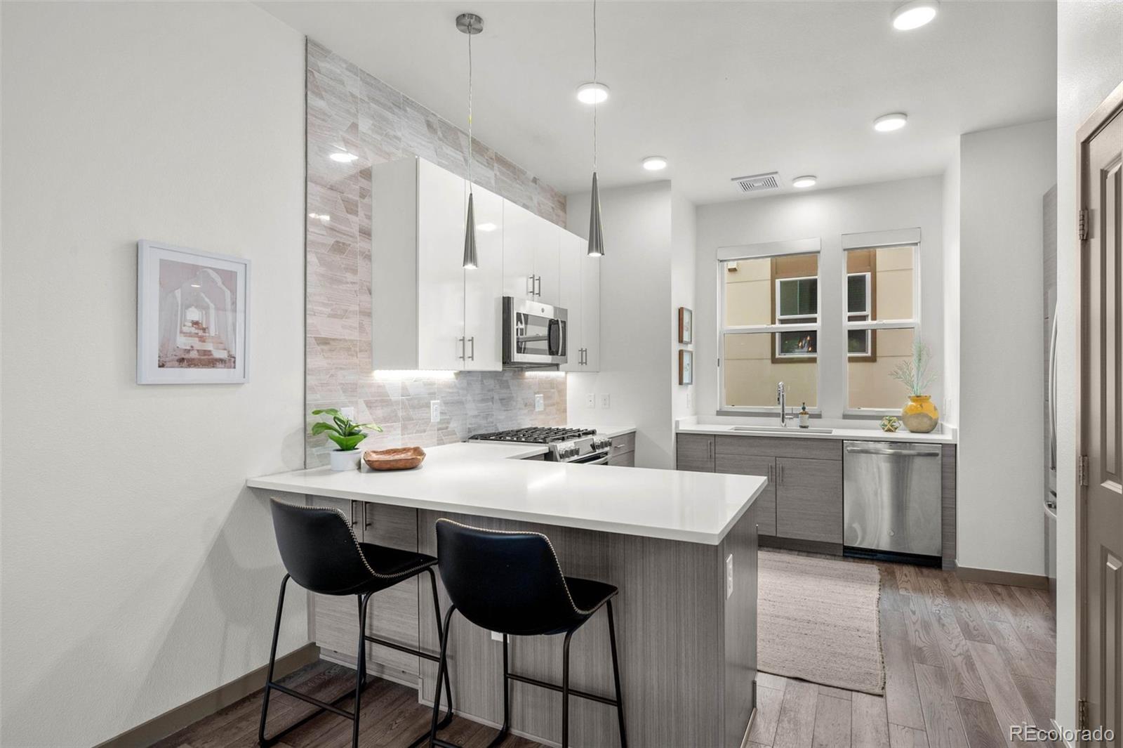 MLS Image #6 for 2200  tremont place 5,denver, Colorado