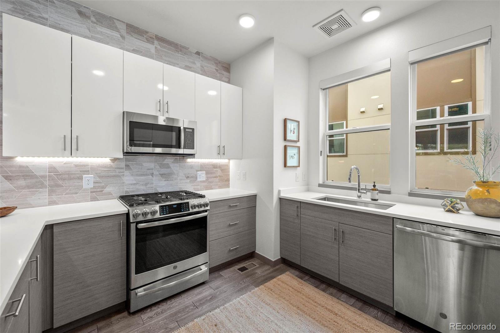 MLS Image #8 for 2200  tremont place 5,denver, Colorado