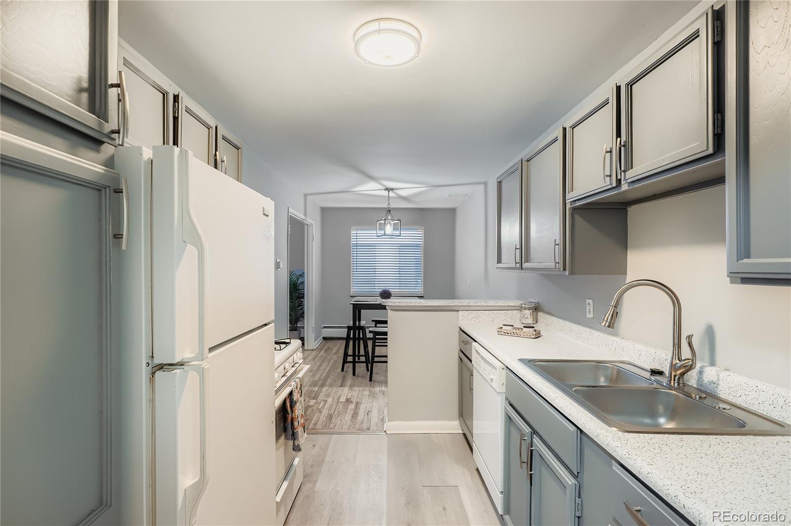 MLS Image #11 for 1375 n williams street 105,denver, Colorado