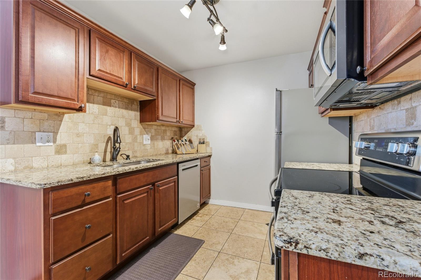 MLS Image #7 for 1474 s pierson street,denver, Colorado