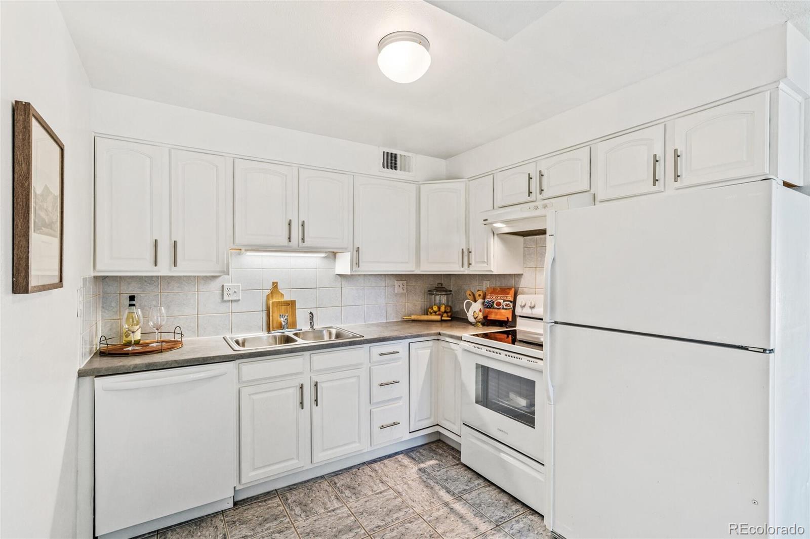 MLS Image #6 for 8870 w jewell avenue,lakewood, Colorado