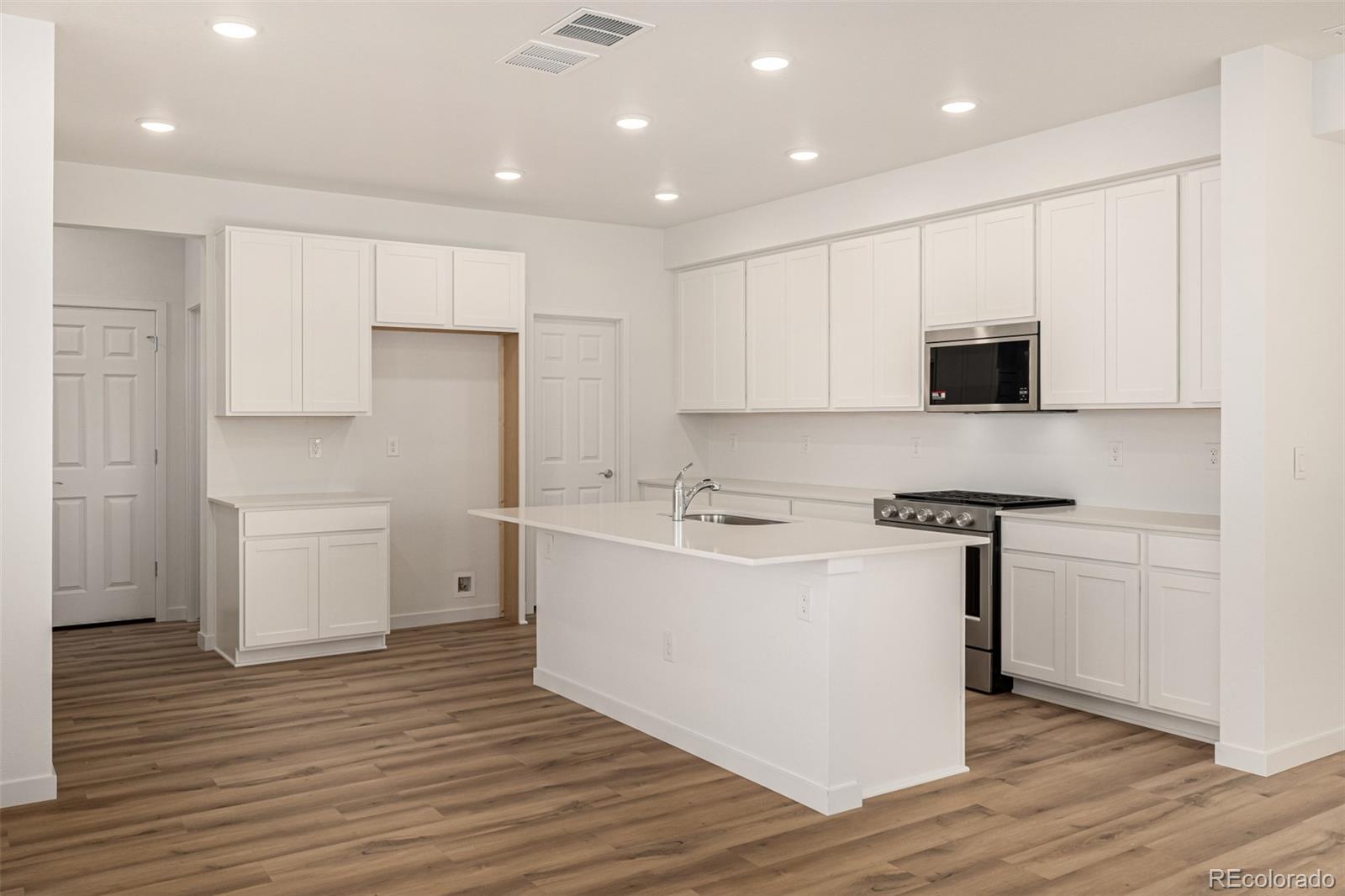 MLS Image #11 for 2631 e 102nd place,thornton, Colorado
