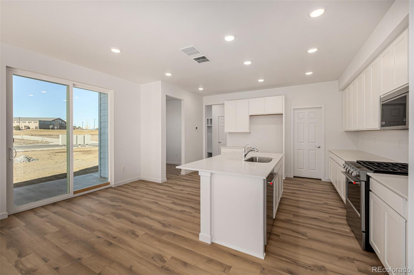 MLS Image #13 for 2631 e 102nd place,thornton, Colorado