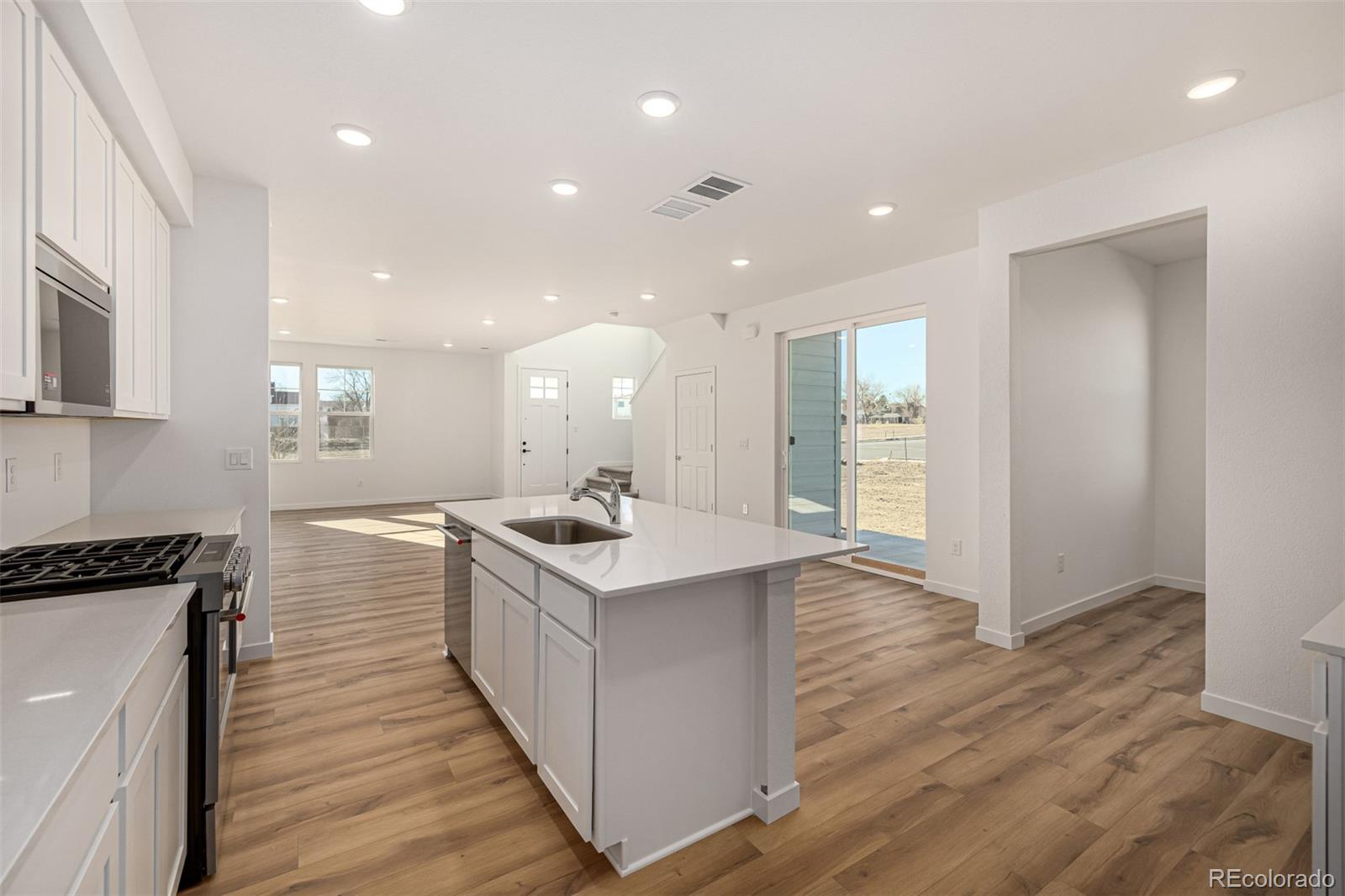 MLS Image #14 for 2631 e 102nd place,thornton, Colorado