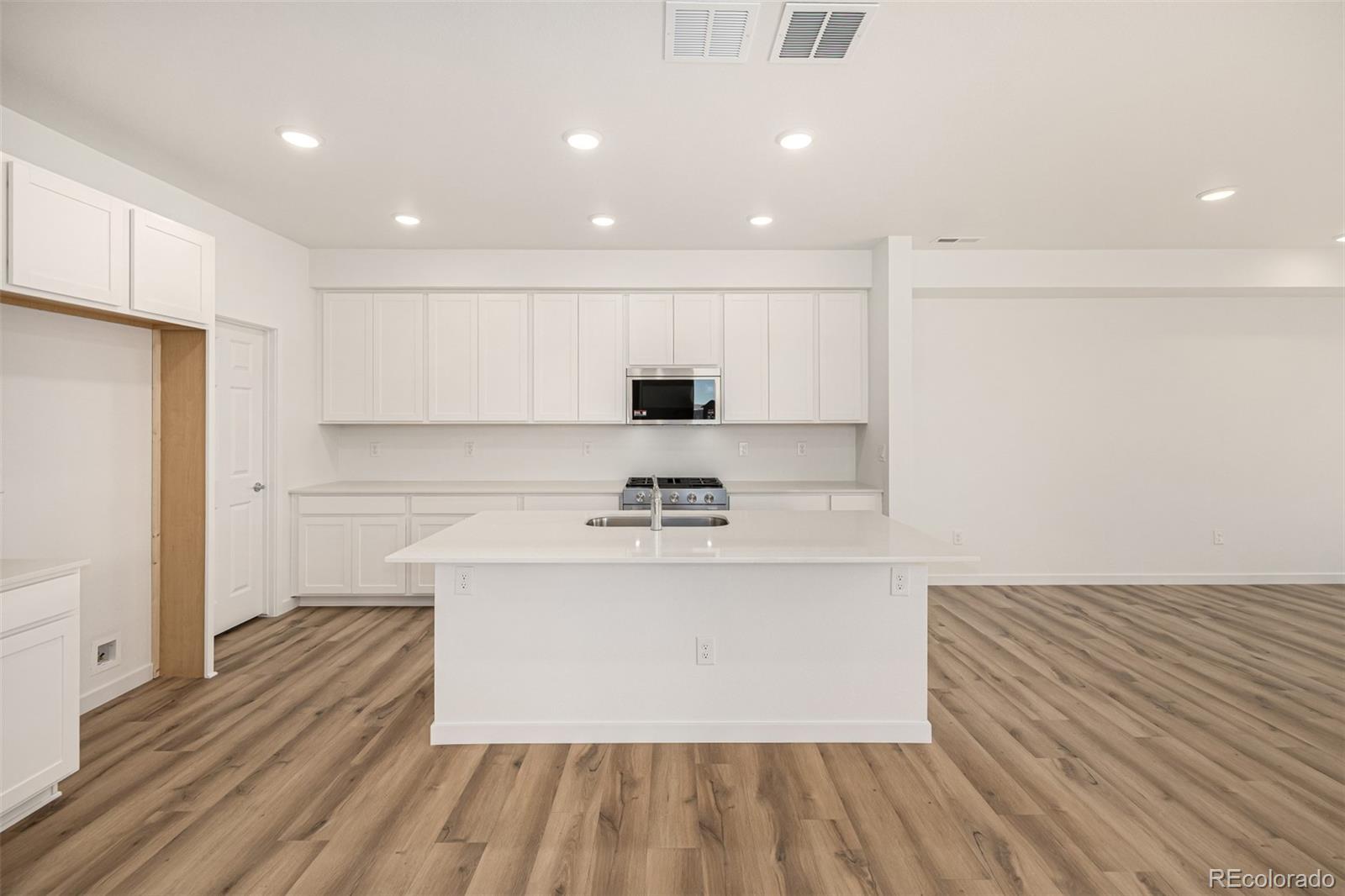 MLS Image #17 for 2631 e 102nd place,thornton, Colorado