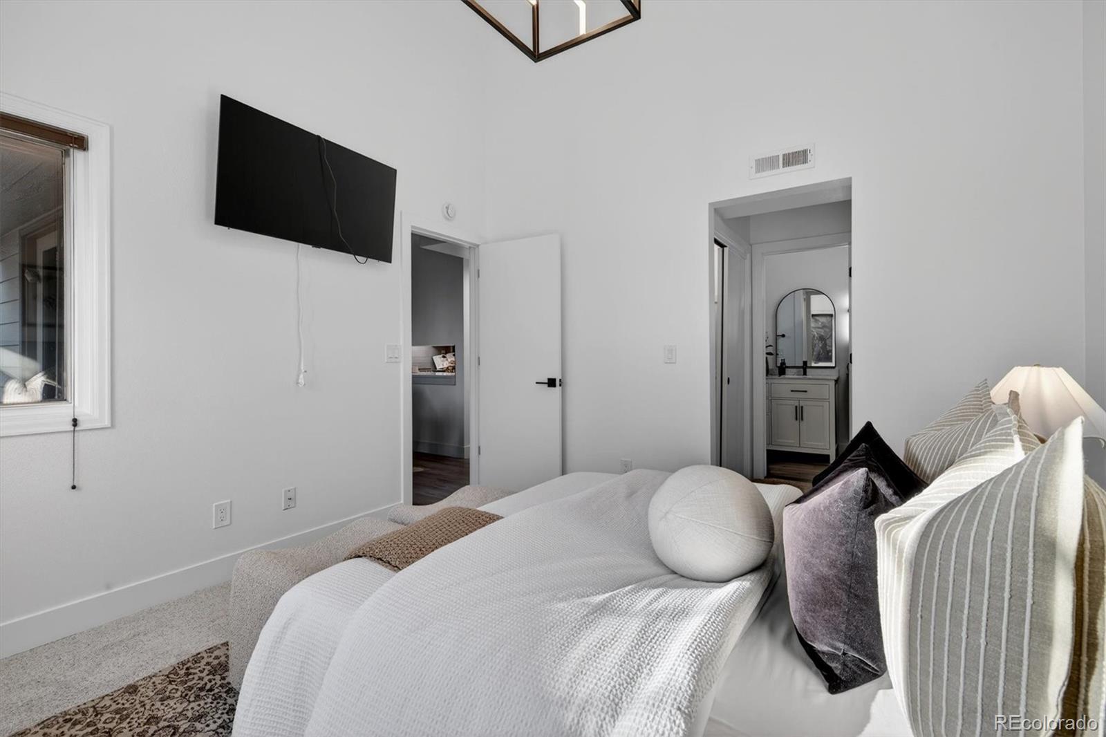 MLS Image #13 for 170 s jackson street 205,denver, Colorado