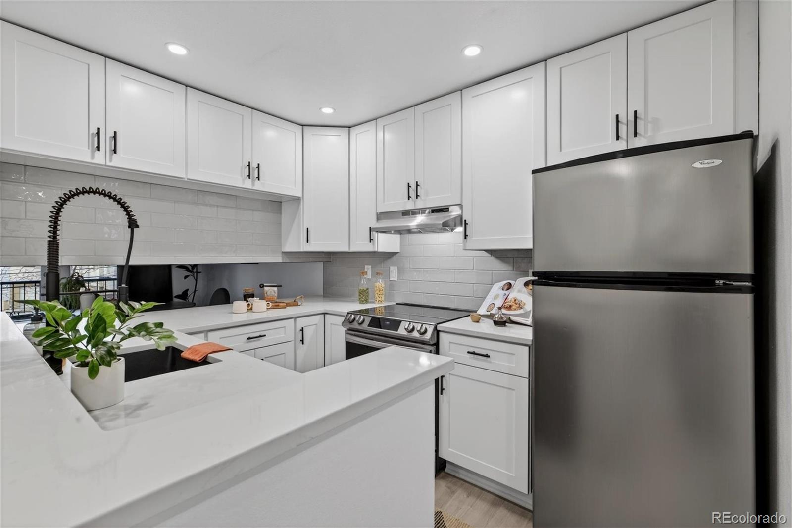 MLS Image #6 for 170 s jackson street 205,denver, Colorado