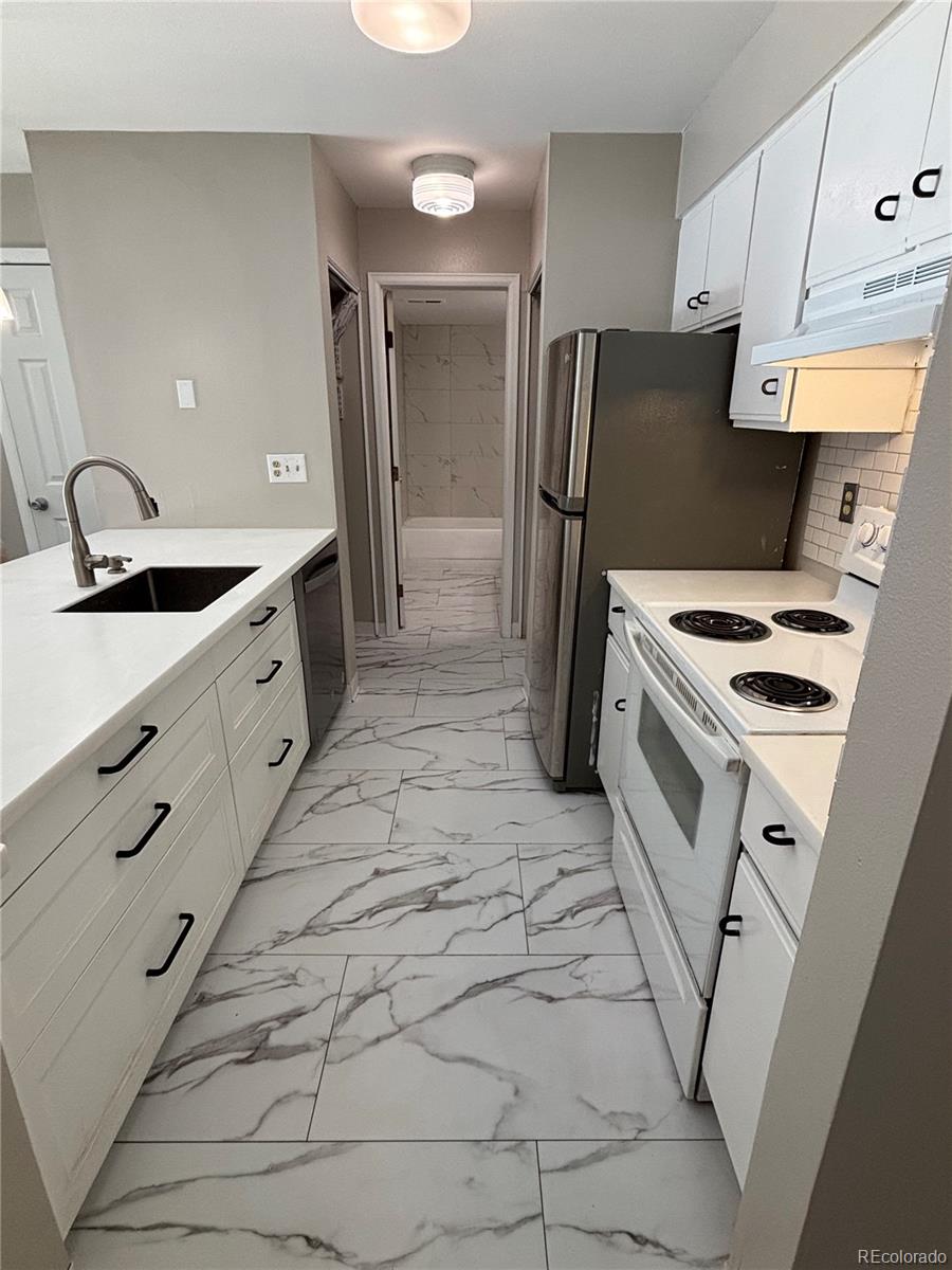 MLS Image #3 for 2575 s syracuse way j102,denver, Colorado