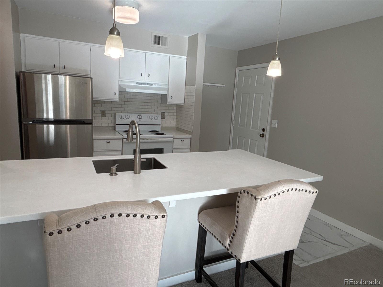 MLS Image #4 for 2575 s syracuse way j102,denver, Colorado
