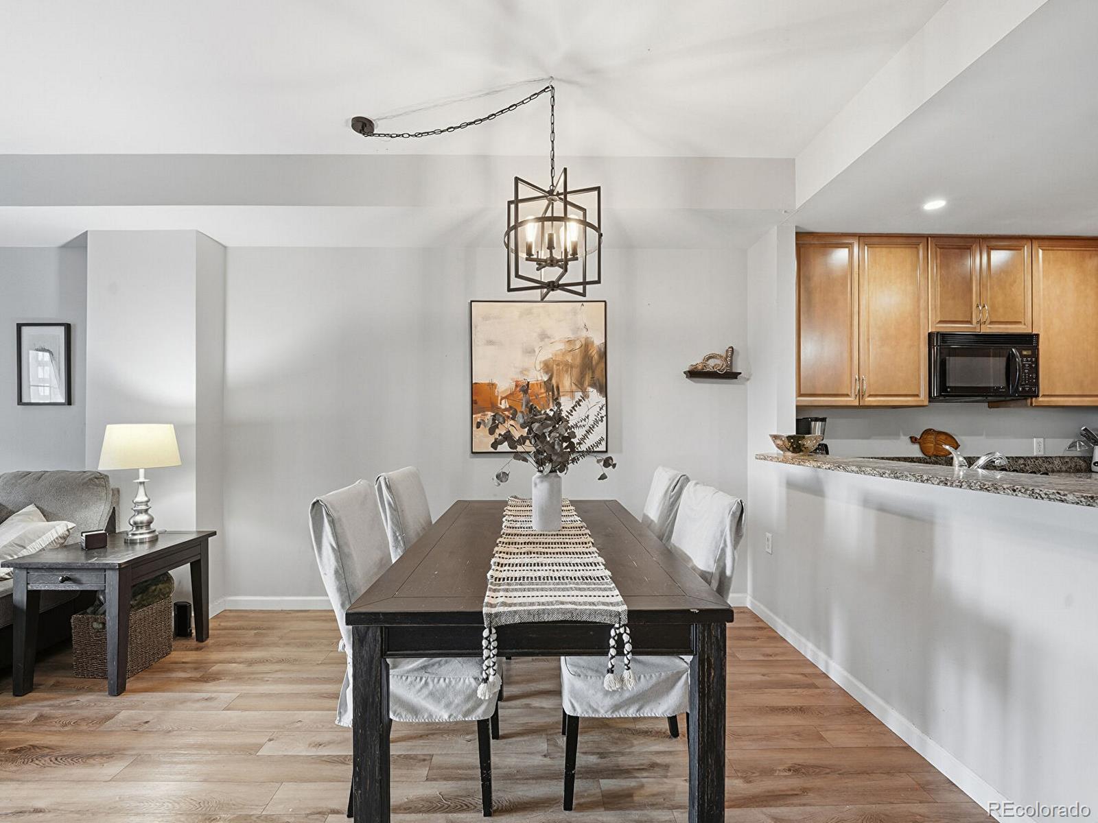 MLS Image #4 for 925 n lincoln street,denver, Colorado