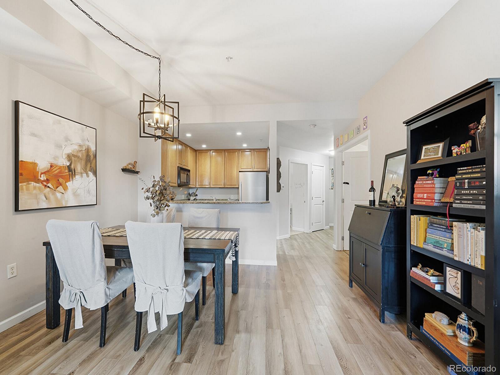 MLS Image #5 for 925 n lincoln street,denver, Colorado