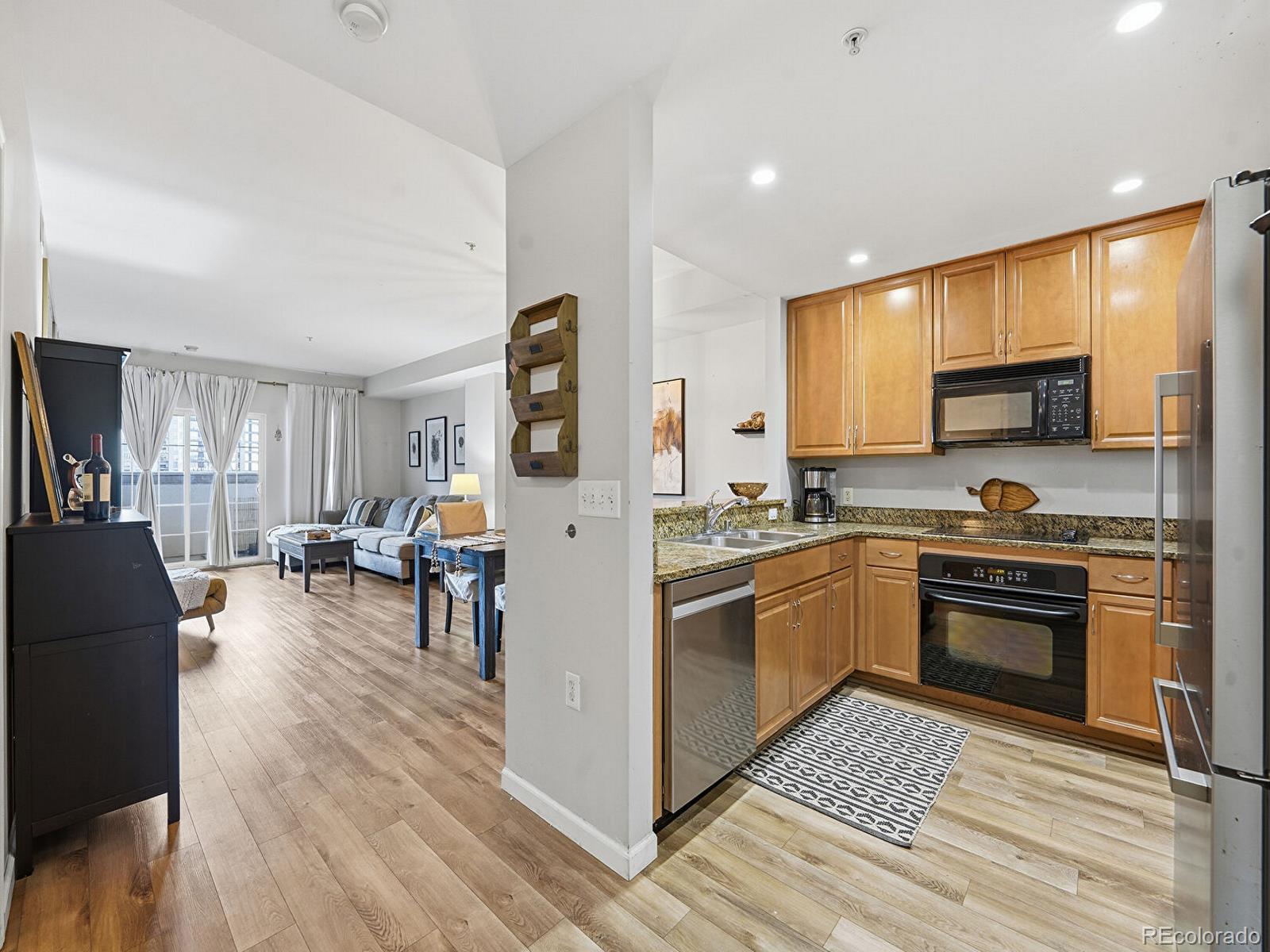 MLS Image #6 for 925 n lincoln street,denver, Colorado