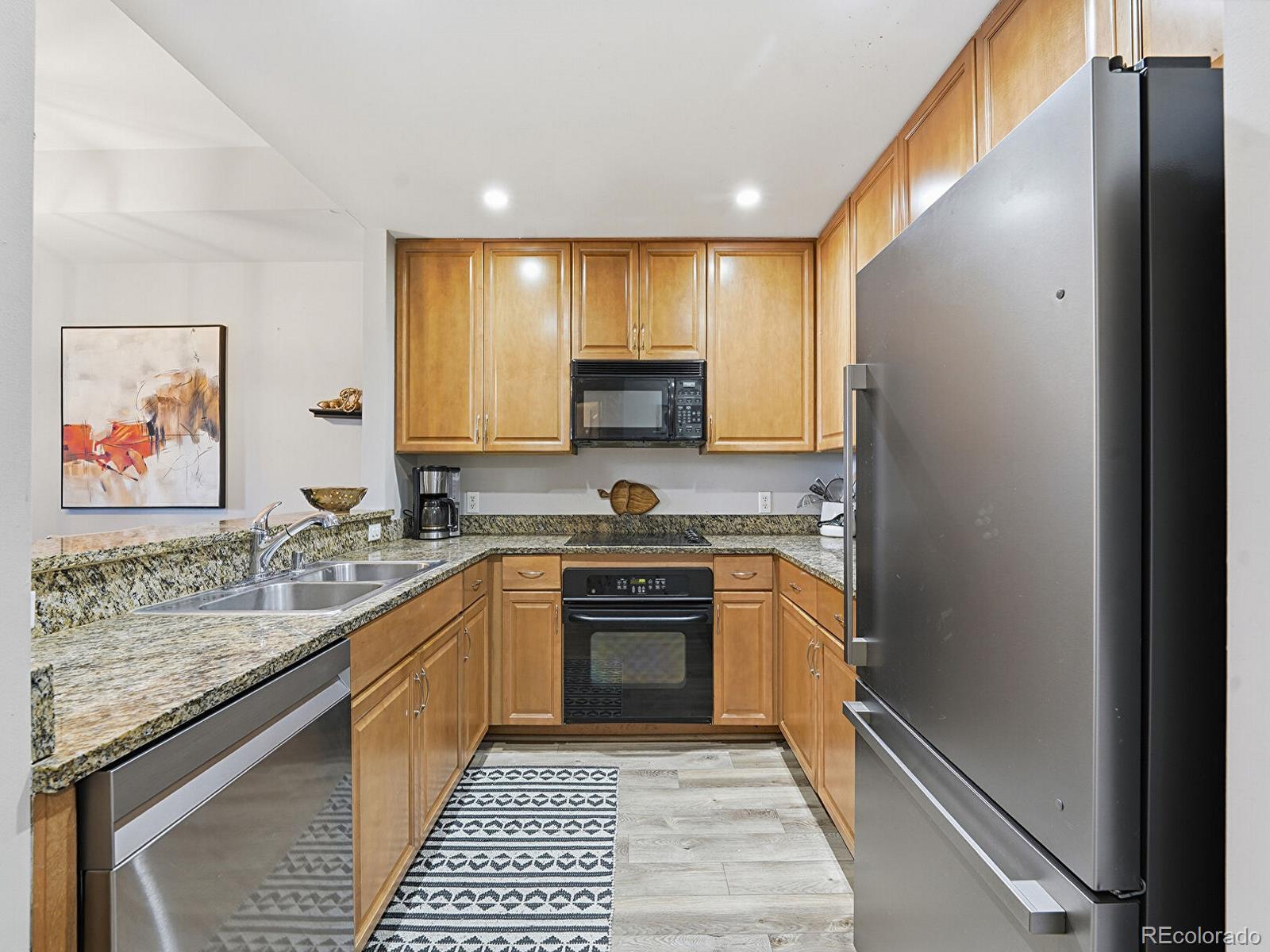 MLS Image #8 for 925 n lincoln street,denver, Colorado