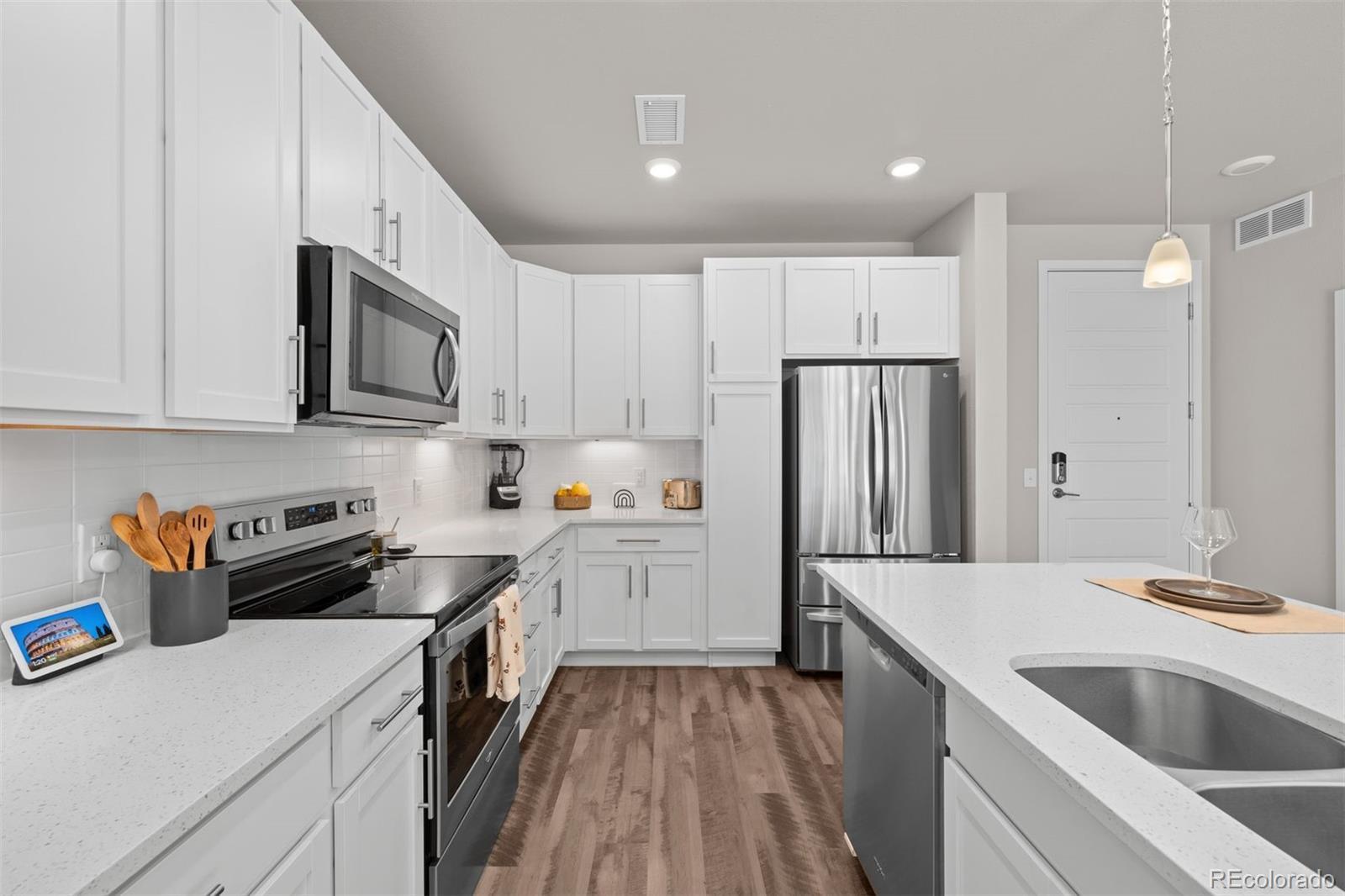 MLS Image #3 for 400 e fremont place 204,littleton, Colorado