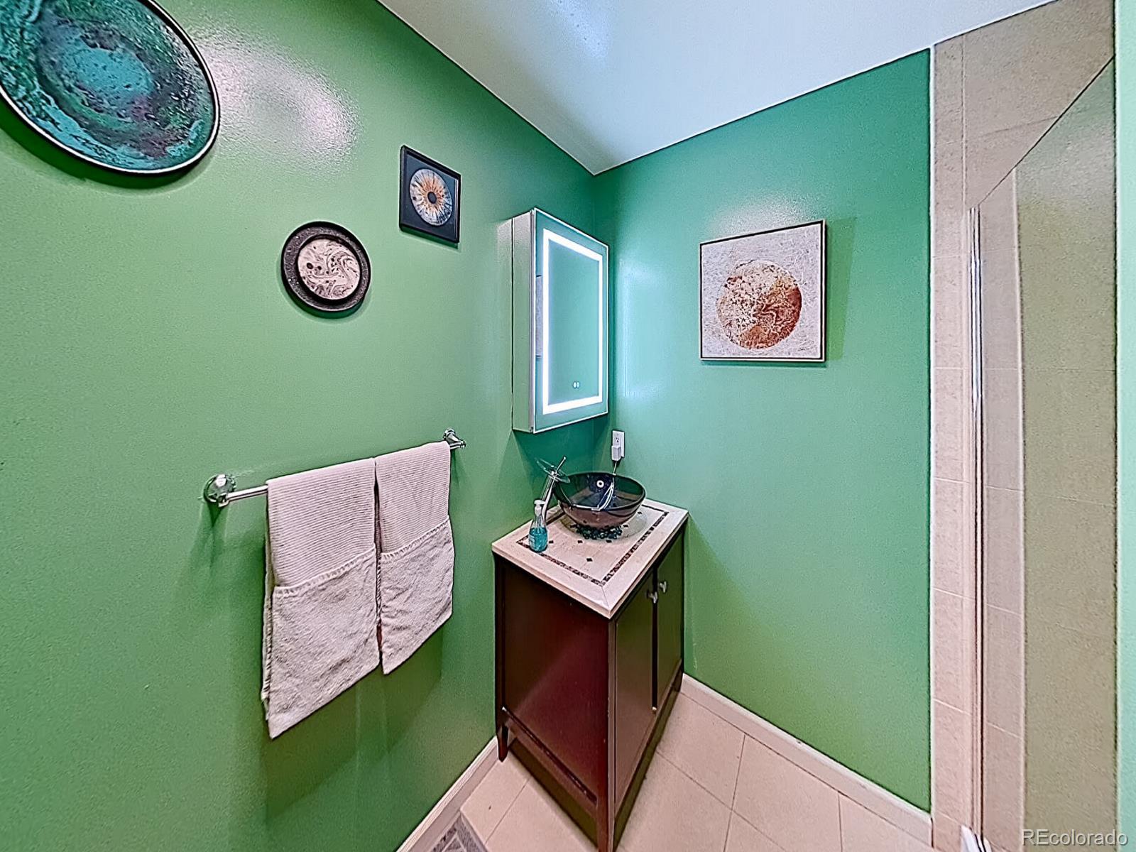 MLS Image #14 for 925 n lincoln street,denver, Colorado