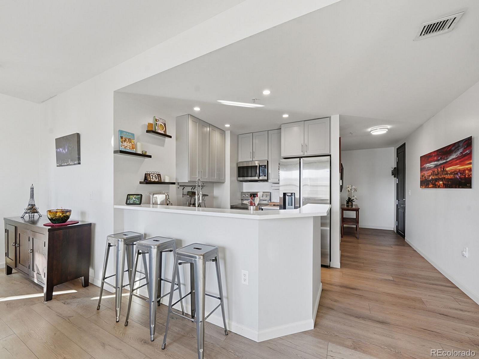 MLS Image #6 for 925 n lincoln street,denver, Colorado