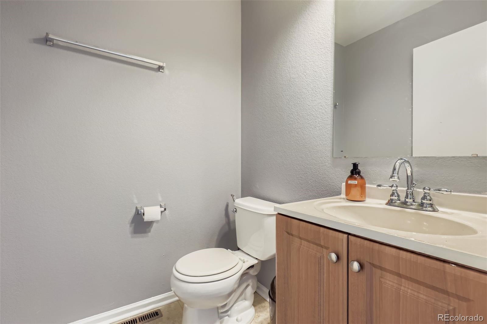 MLS Image #11 for 5528  lewiston court,denver, Colorado