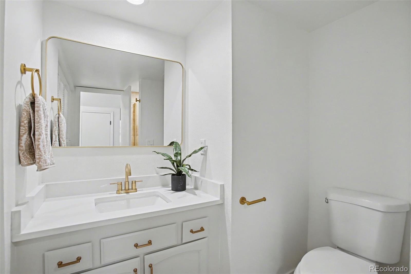 MLS Image #15 for 6473 s havana street b,englewood, Colorado
