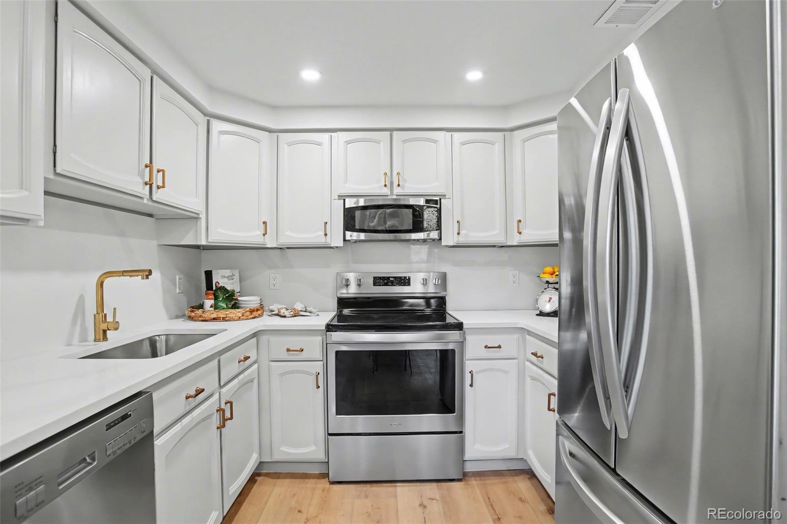 MLS Image #5 for 6473 s havana street b,englewood, Colorado