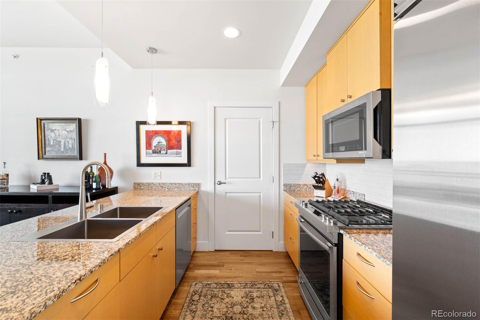 MLS Image #13 for 2001  lincoln street 1723,denver, Colorado