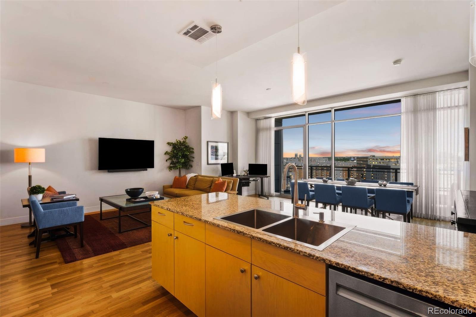 MLS Image #14 for 2001  lincoln street 1723,denver, Colorado