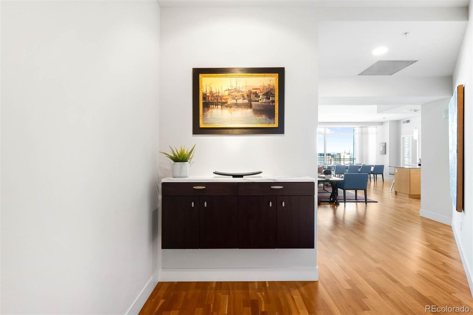 MLS Image #16 for 2001  lincoln street 1723,denver, Colorado