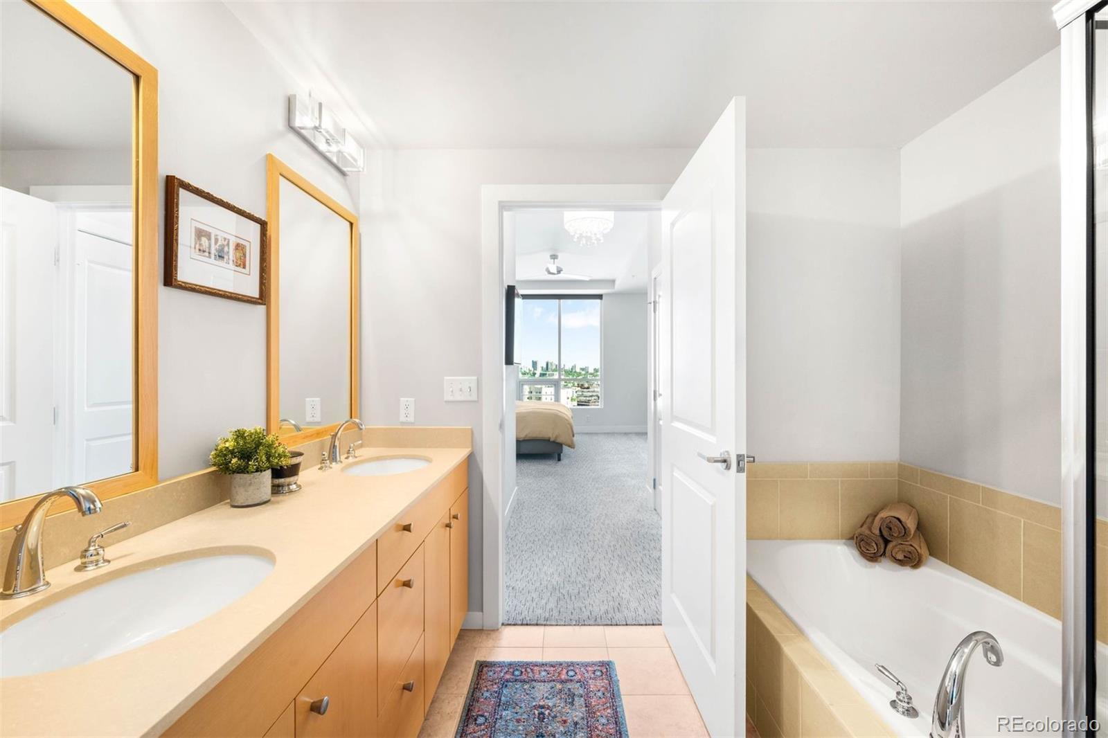 MLS Image #19 for 2001  lincoln street 1723,denver, Colorado