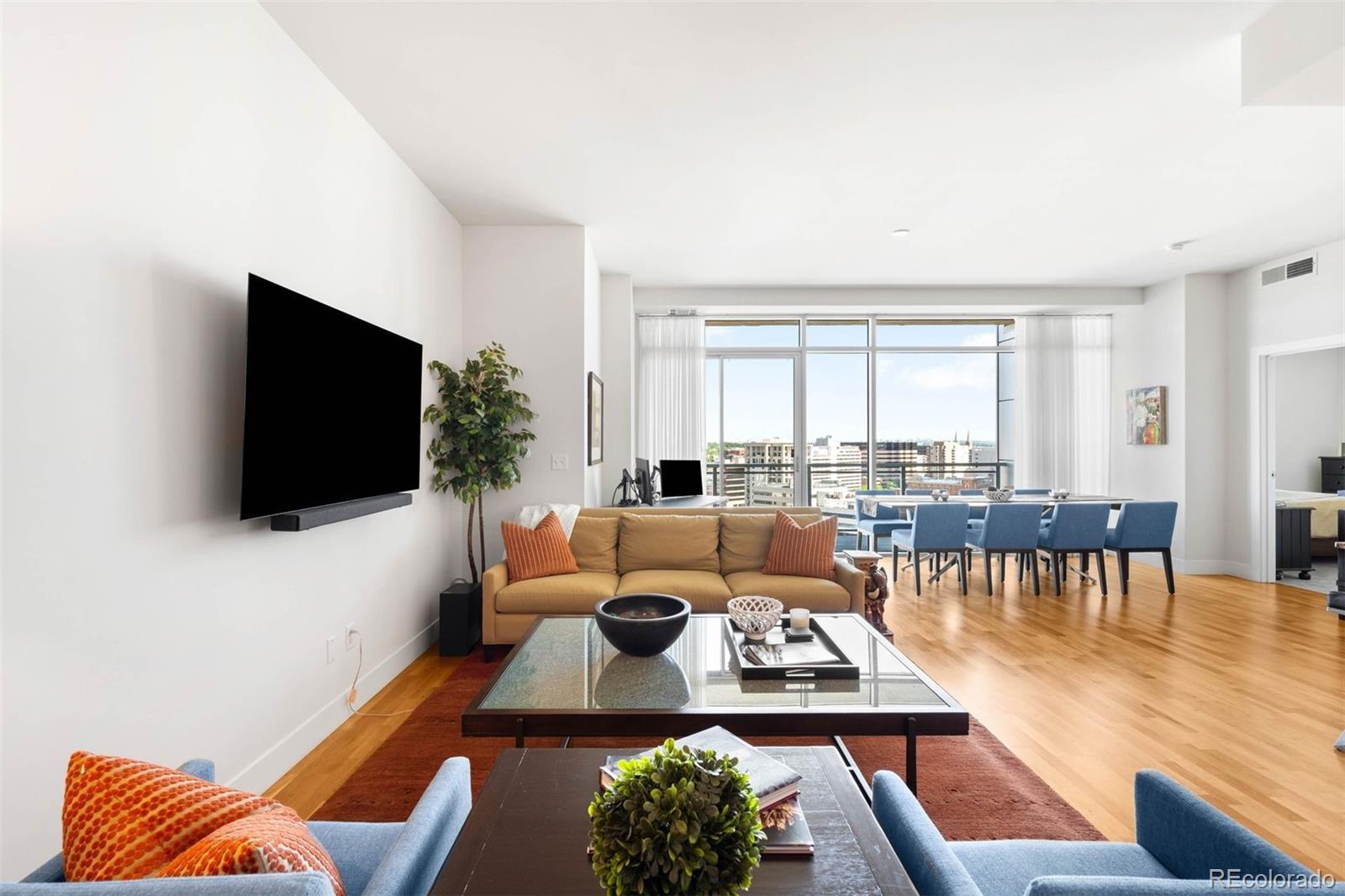 MLS Image #3 for 2001  lincoln street 1723,denver, Colorado