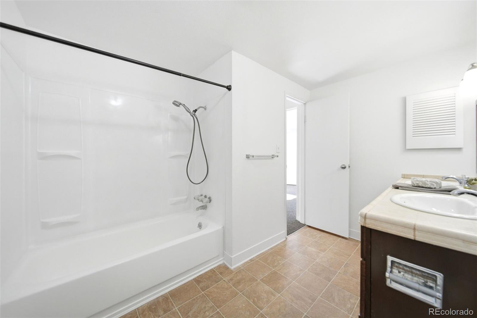 MLS Image #10 for 190 e highline circle,centennial, Colorado