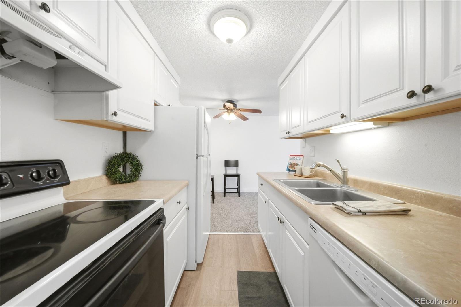 MLS Image #3 for 190 e highline circle,centennial, Colorado