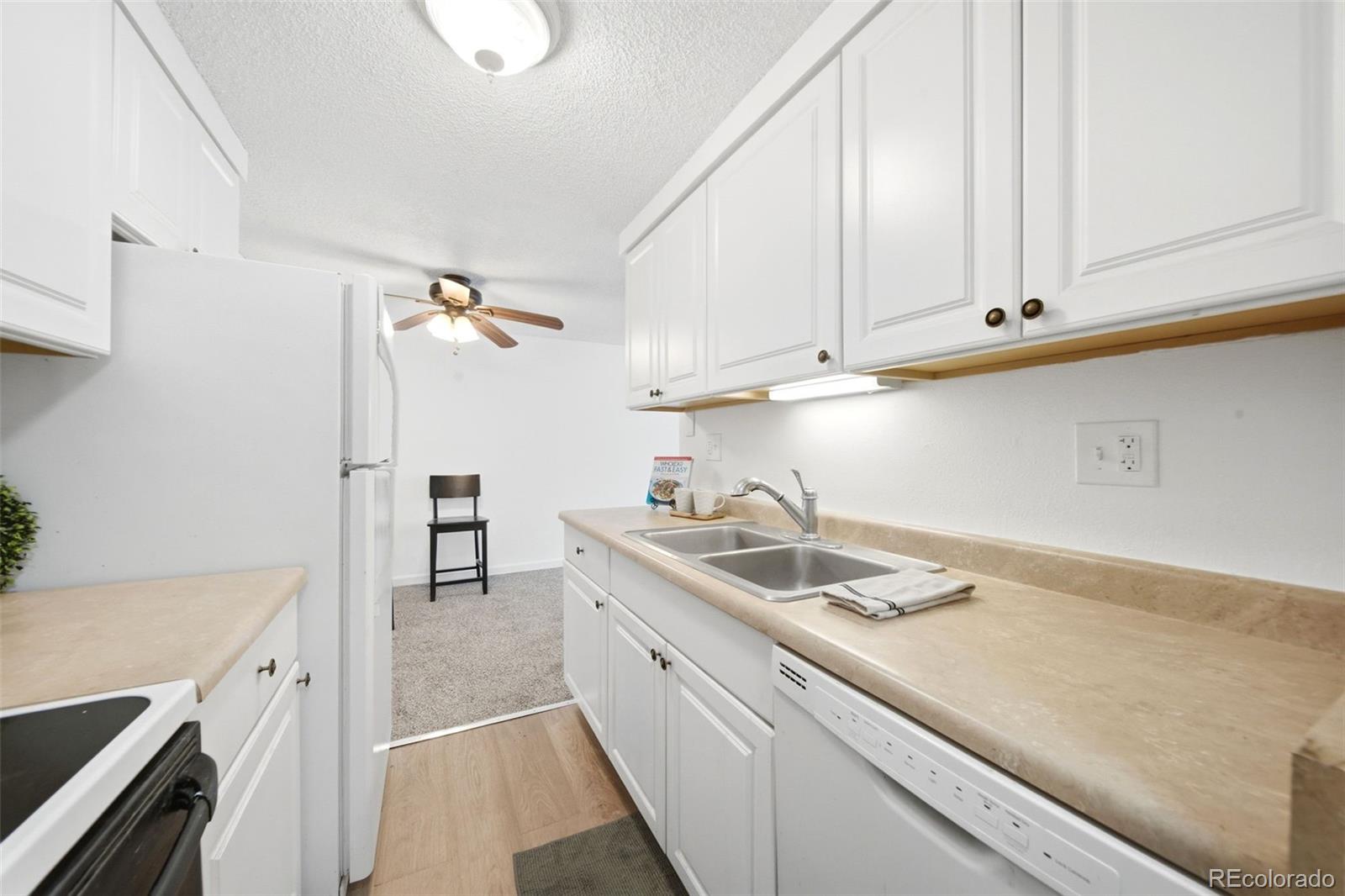 MLS Image #4 for 190 e highline circle,centennial, Colorado