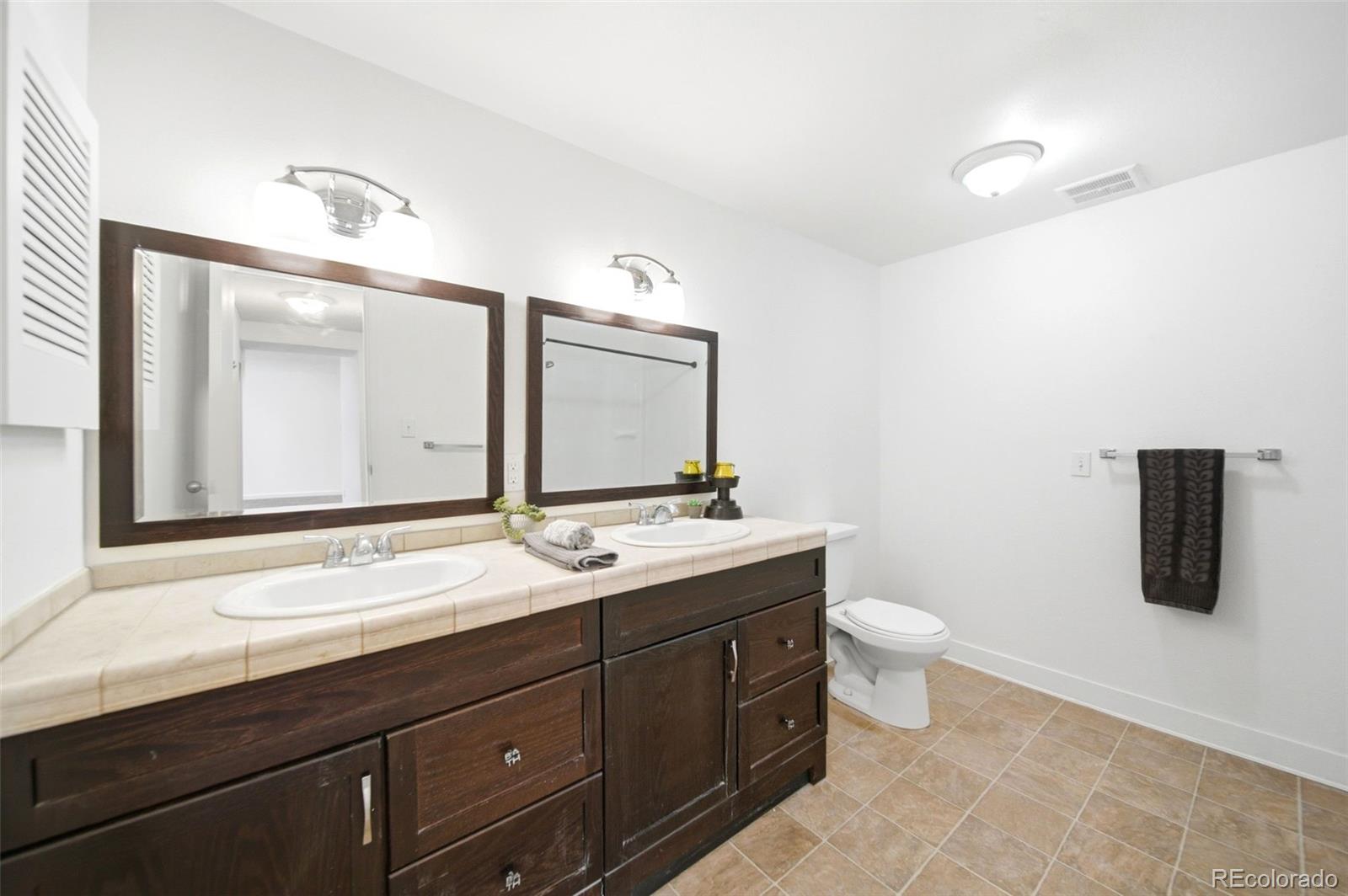 MLS Image #9 for 190 e highline circle,centennial, Colorado