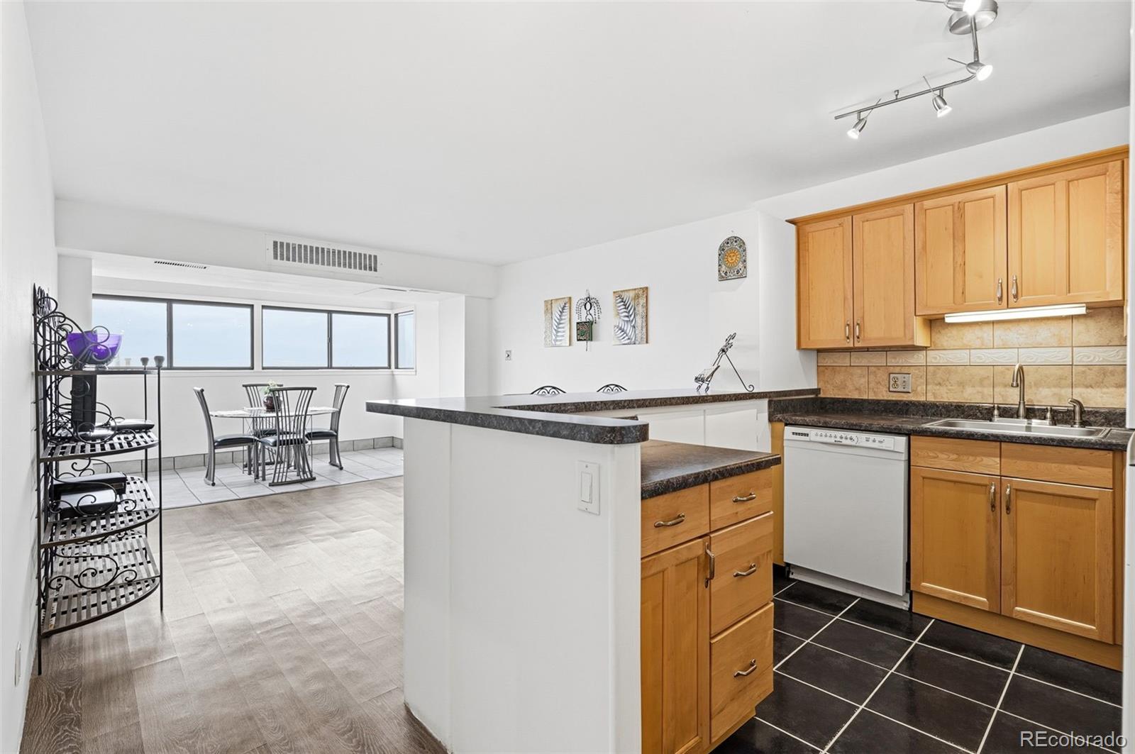 MLS Image #18 for 1223  race street 803,denver, Colorado