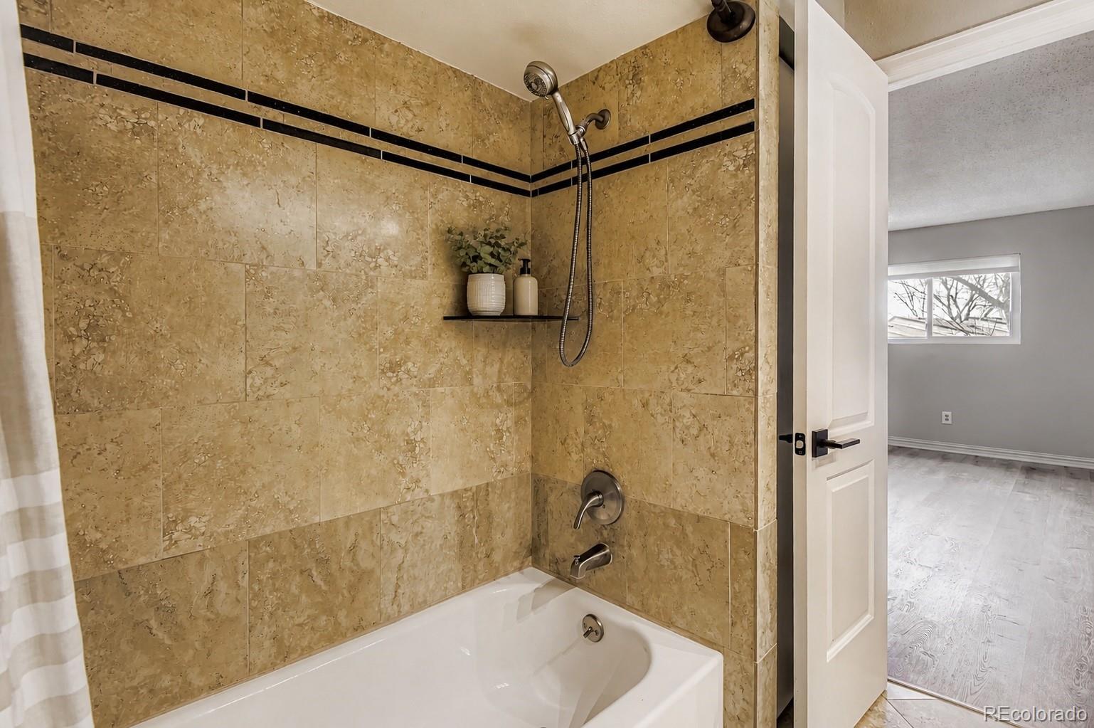 MLS Image #6 for 1060 s parker road,denver, Colorado