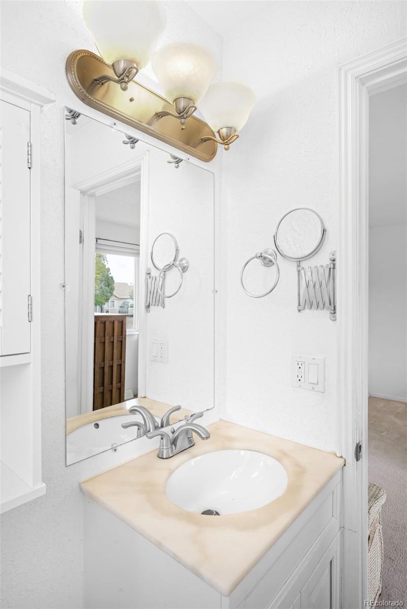MLS Image #14 for 16010 e 11th avenue,aurora, Colorado