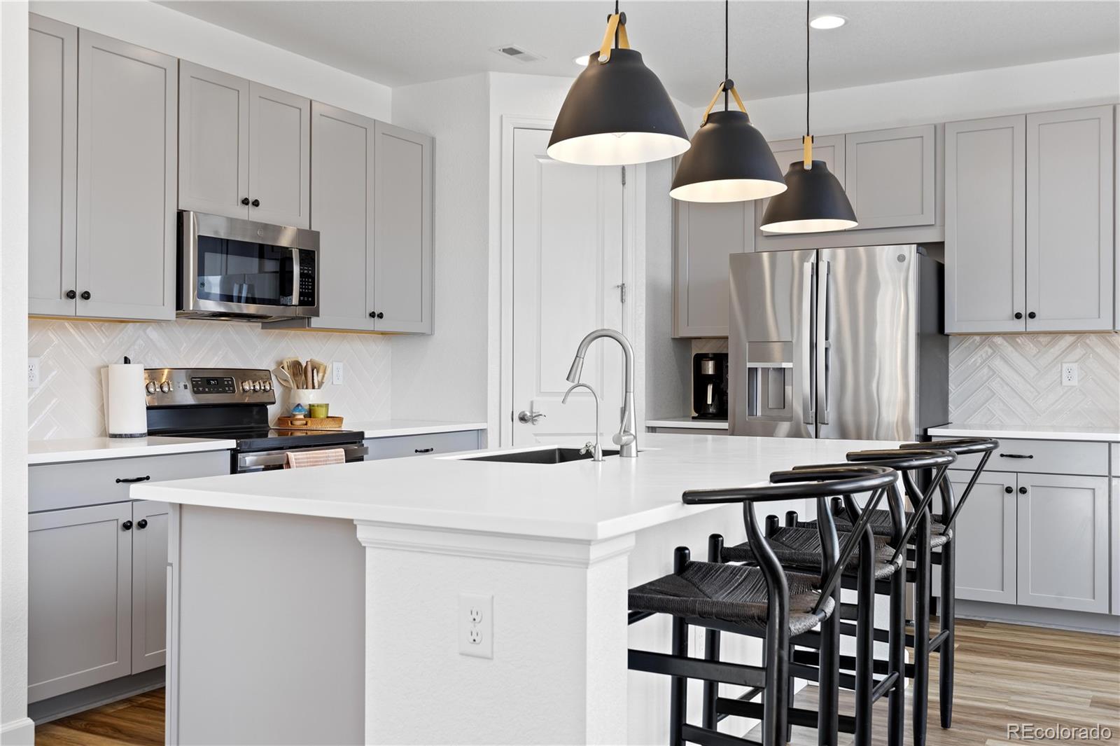 MLS Image #9 for 664 n yantley street,aurora, Colorado