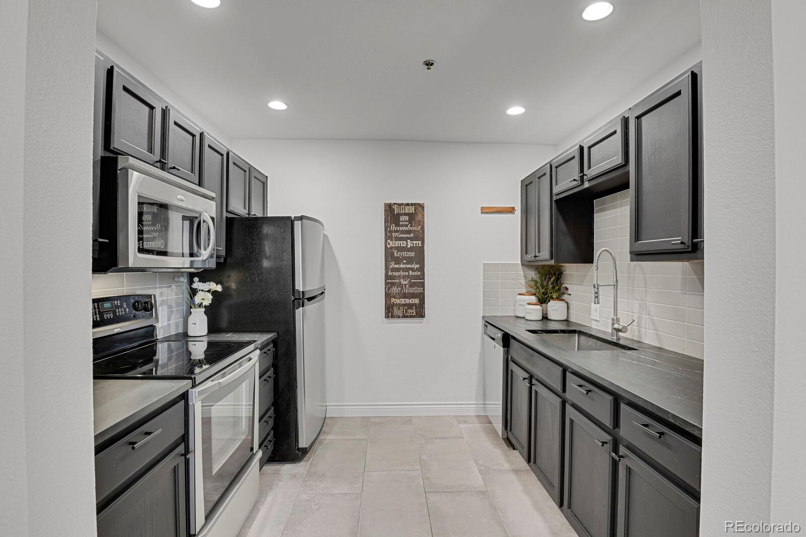 MLS Image #10 for 3249 w fairview place,denver, Colorado