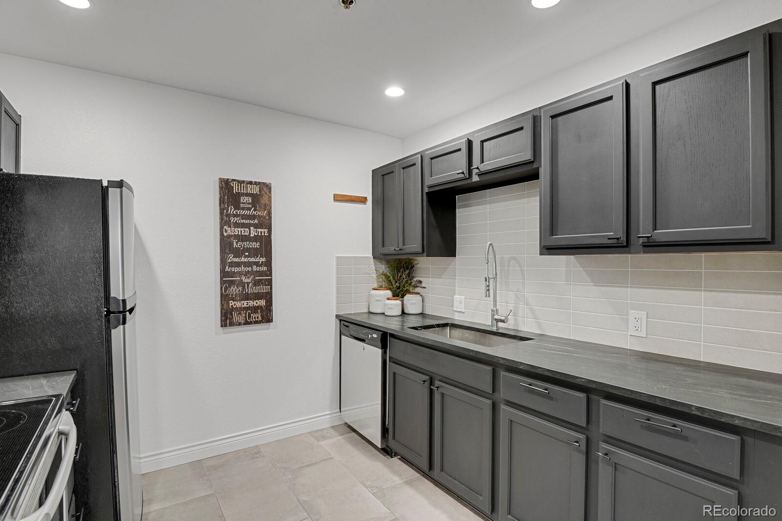 MLS Image #8 for 3249 w fairview place,denver, Colorado