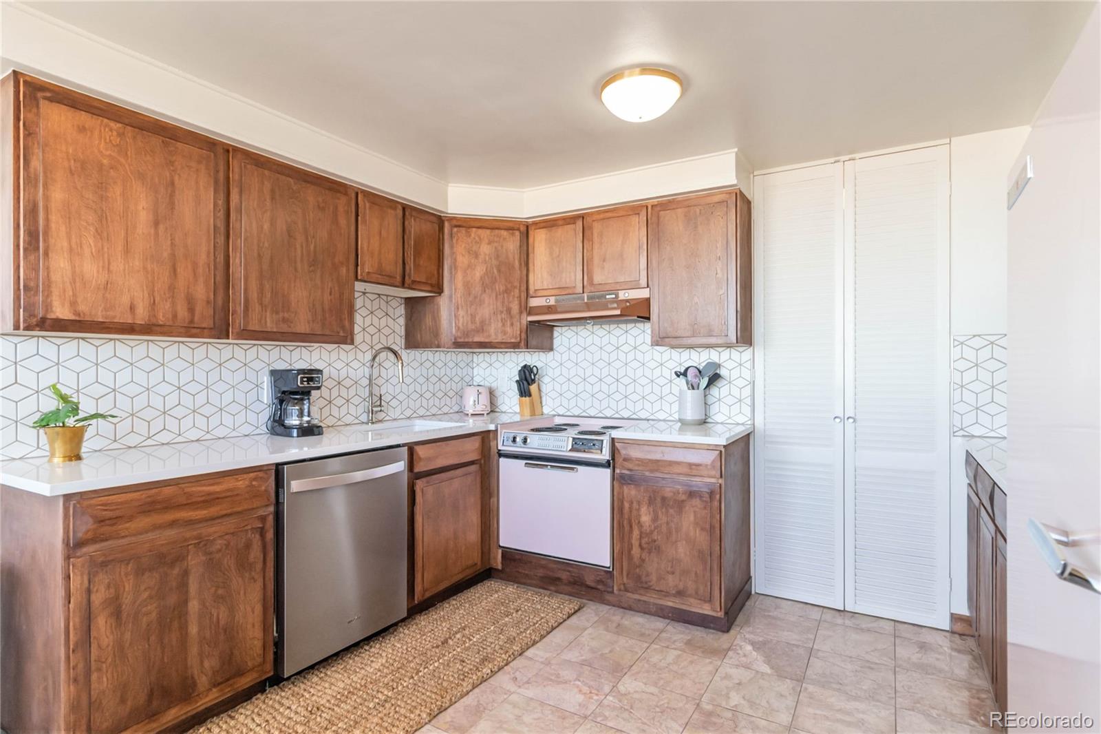 MLS Image #11 for 1155 n ash street,denver, Colorado