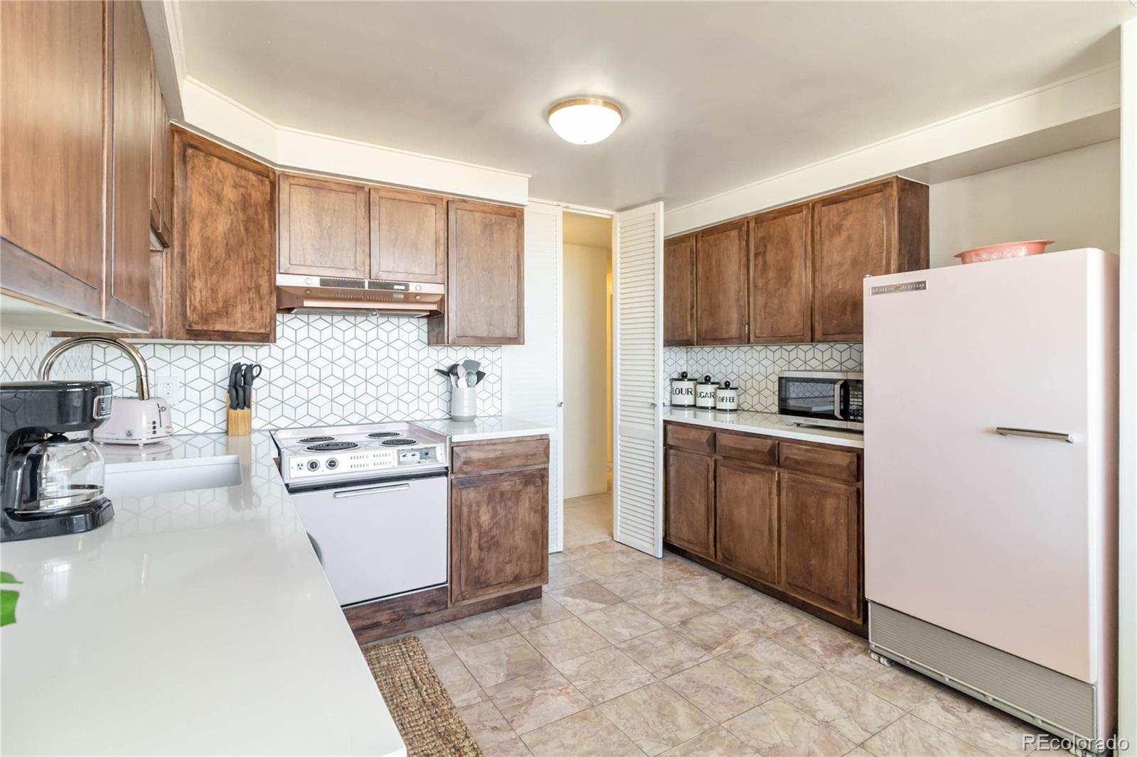 MLS Image #14 for 1155 n ash street,denver, Colorado