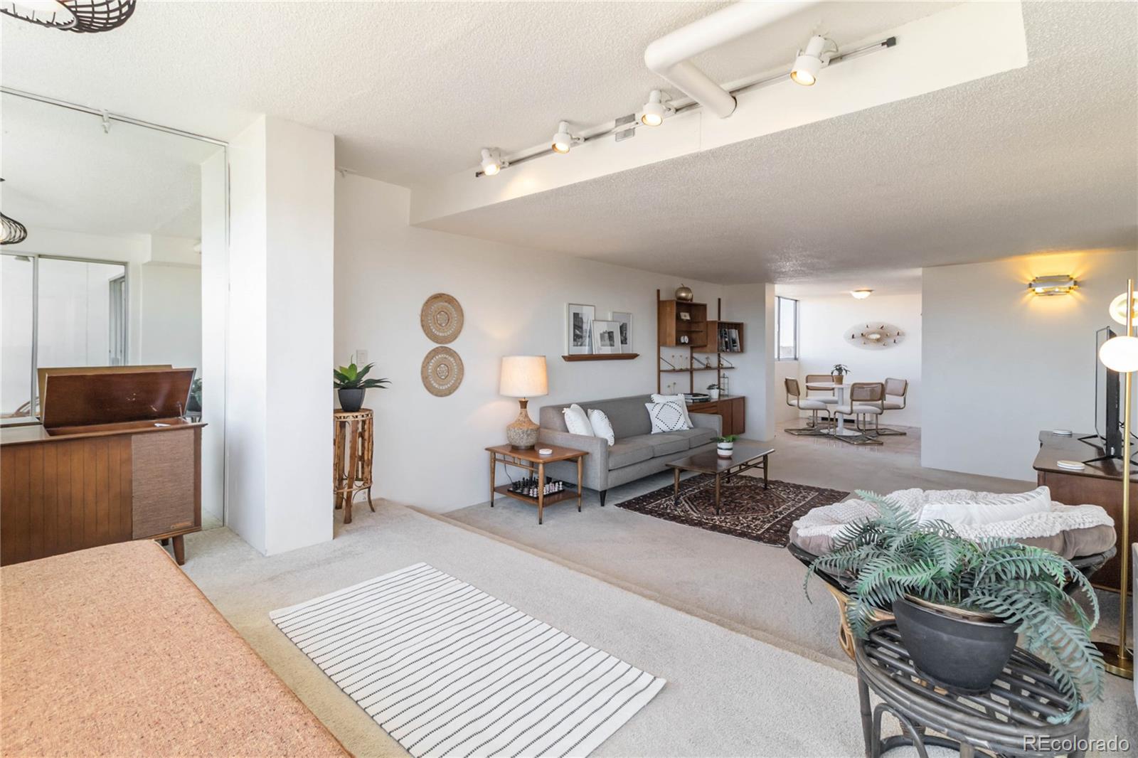 MLS Image #6 for 1155 n ash street,denver, Colorado