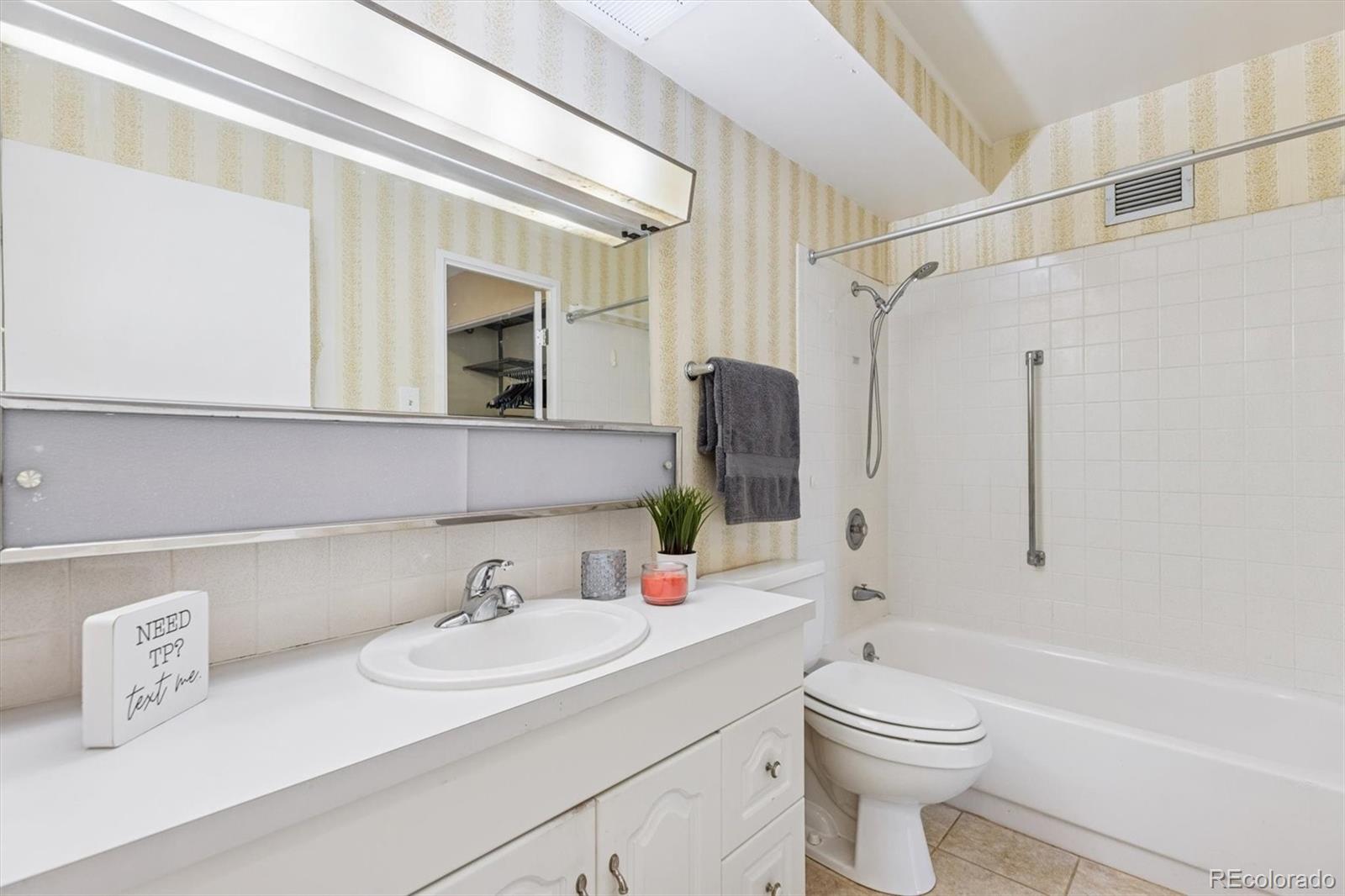 MLS Image #12 for 350 s clinton street,denver, Colorado