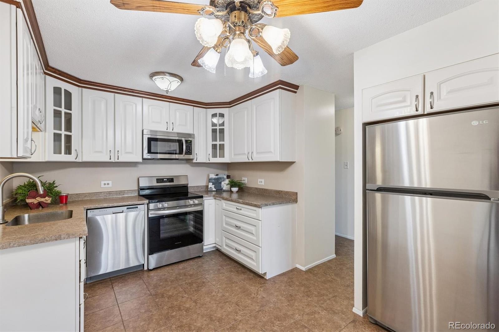 MLS Image #6 for 350 s clinton street,denver, Colorado